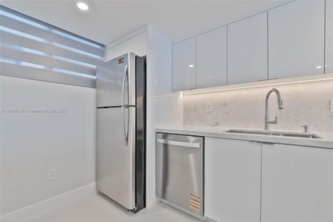 Copropriété à louer à Miami Beach, Floride: 1 chambre, 69.86 m2 № 1947253 - photo 12