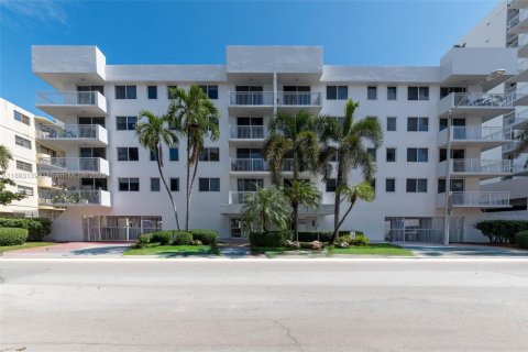 Copropriété à louer à Miami Beach, Floride: 1 chambre, 69.86 m2 № 1947253 - photo 24