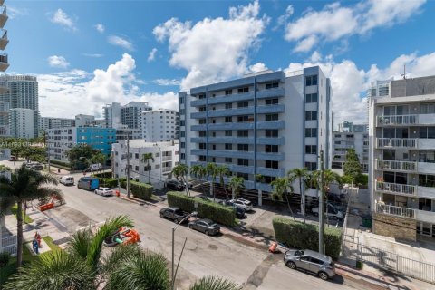 Copropriété à louer à Miami Beach, Floride: 1 chambre, 69.86 m2 № 1947253 - photo 27