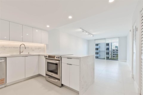 Copropriété à louer à Miami Beach, Floride: 1 chambre, 69.86 m2 № 1947253 - photo 3