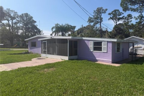 Casa en New Port Richey, Florida 4 dormitorios, 132.48 m2 № 2221912
