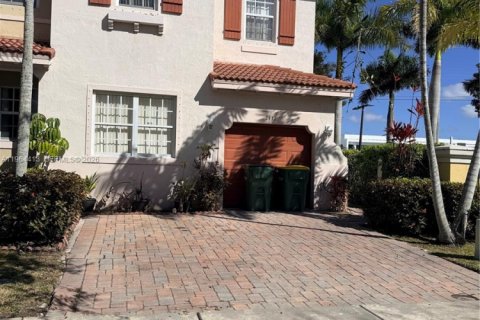 Adosado en Homestead, Florida 4 dormitorios, 146.79 m2 № 2026781