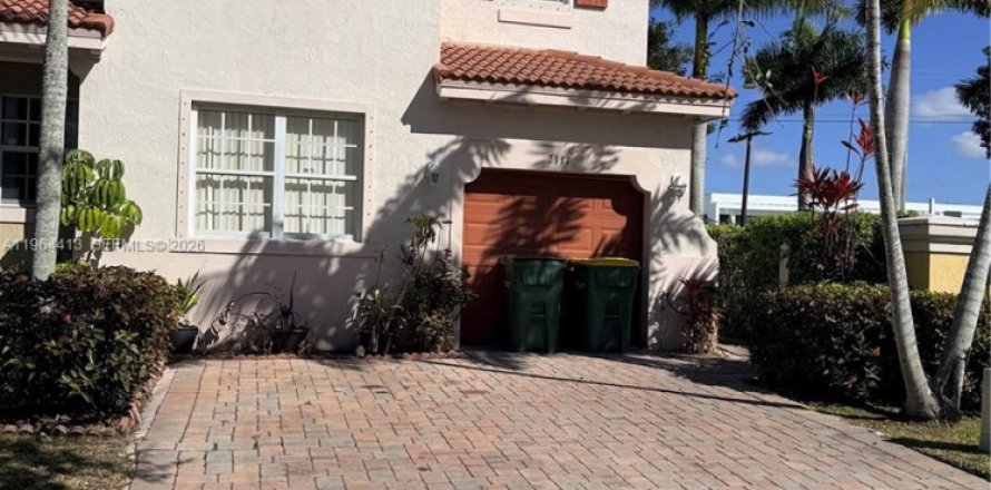 Adosado en Homestead, Florida 4 dormitorios, 146.79 m2 № 2026781
