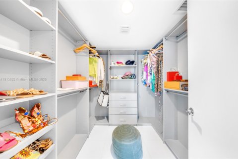 Condo in Aventura, Florida, 5 bedrooms № 2088572 - photo 23