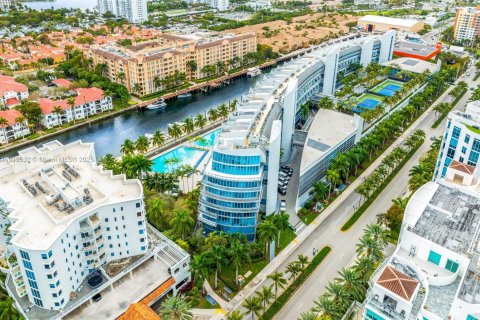 Condo in Aventura, Florida, 5 bedrooms № 2088572