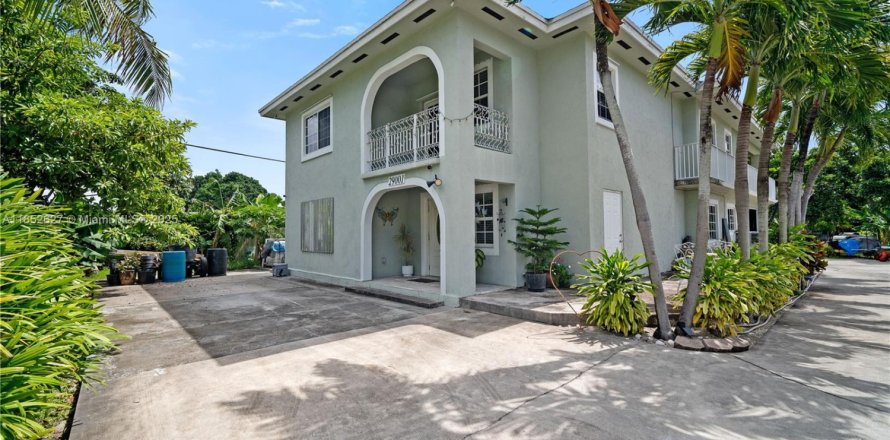 House in Homestead, Florida 6 bedrooms, 311.59 sq.m. № 1874823
