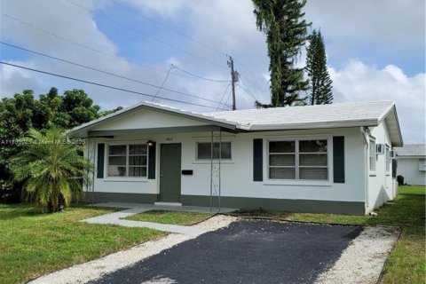 House in Tamarac, Florida 2 bedrooms, 93.65 sq.m. № 1955052 - photo 1