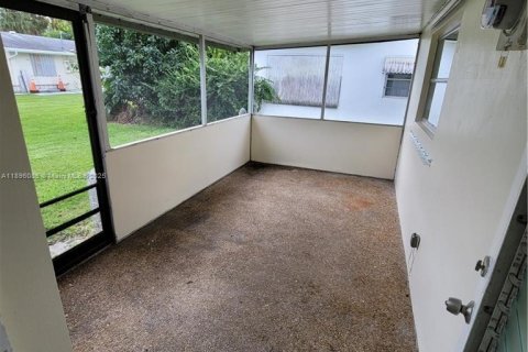 House in Tamarac, Florida 2 bedrooms, 93.65 sq.m. № 1955052 - photo 4