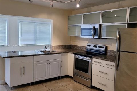 House in Tamarac, Florida 2 bedrooms, 93.65 sq.m. № 1955052 - photo 3