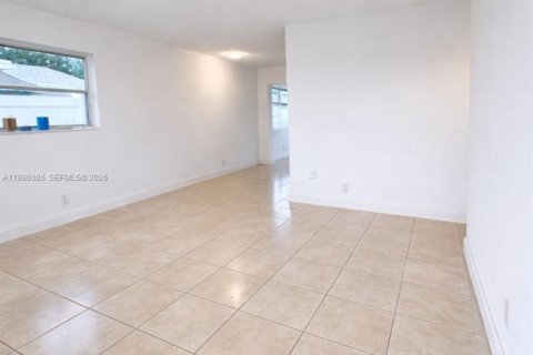 Casa en venta en Tamarac, Florida, 2 dormitorios, 93.65 m2 № 1955052 - foto 15