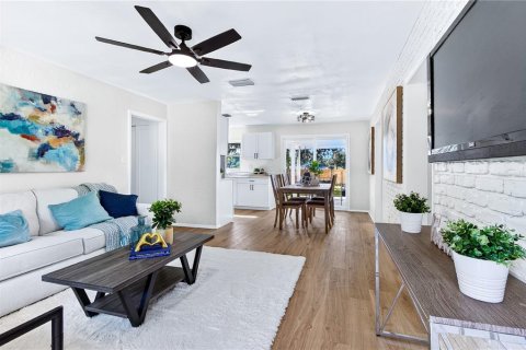 Villa ou maison à vendre à Sanford, Floride: 4 chambres, 123.1 m2 № 2397070 - photo 5