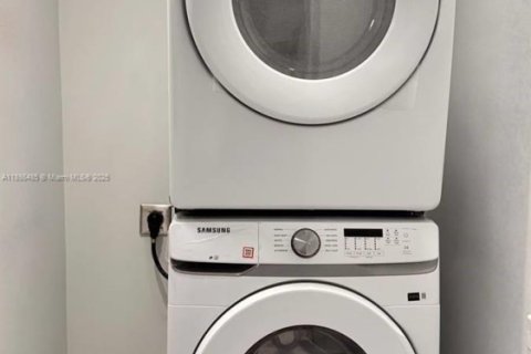 Снять в аренду виллу или дом в Майами, Флорида 3 спальни, 147.71м2, № 1954178 - фото 20