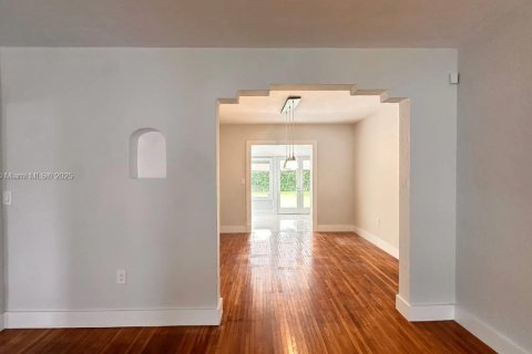 Снять в аренду виллу или дом в Майами, Флорида 3 спальни, 147.71м2, № 1954178 - фото 7