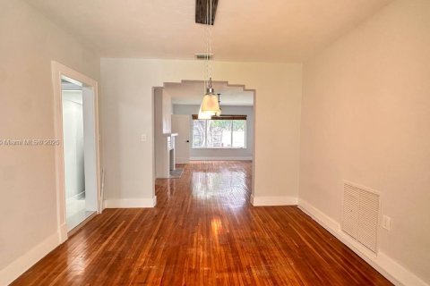 Снять в аренду виллу или дом в Майами, Флорида 3 спальни, 147.71м2, № 1954178 - фото 8