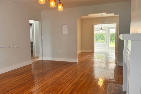 Снять в аренду виллу или дом в Майами, Флорида 3 спальни, 147.71м2, № 1954178 - фото 5