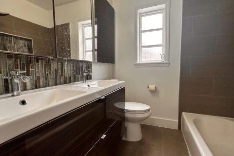 Снять в аренду виллу или дом в Майами, Флорида 3 спальни, 147.71м2, № 1954178 - фото 18