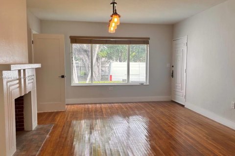 Снять в аренду виллу или дом в Майами, Флорида 3 спальни, 147.71м2, № 1954178 - фото 3