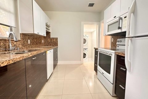 Снять в аренду виллу или дом в Майами, Флорида 3 спальни, 147.71м2, № 1954178 - фото 10