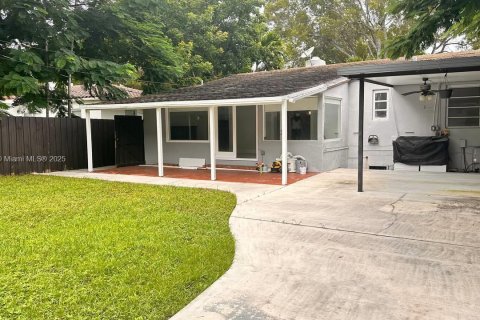 Снять в аренду виллу или дом в Майами, Флорида 3 спальни, 147.71м2, № 1954178 - фото 30