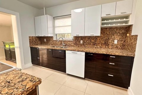 Снять в аренду виллу или дом в Майами, Флорида 3 спальни, 147.71м2, № 1954178 - фото 9