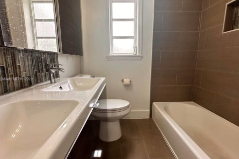 Снять в аренду виллу или дом в Майами, Флорида 3 спальни, 147.71м2, № 1954178 - фото 19