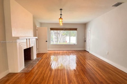 Снять в аренду виллу или дом в Майами, Флорида 3 спальни, 147.71м2, № 1954178 - фото 2