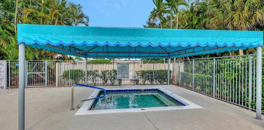 House in Boynton Beach, Florida 3 bedrooms, 147.53 sq.m. № 1162999
