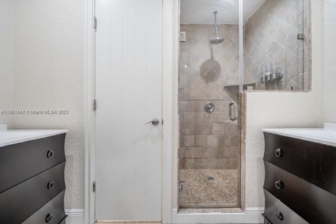 Villa ou maison à vendre à Miami, Floride: 5 chambres, 295.15 m2 № 1979206 - photo 23