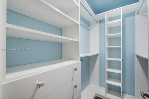 Villa ou maison à vendre à Miami, Floride: 5 chambres, 295.15 m2 № 1979206 - photo 20