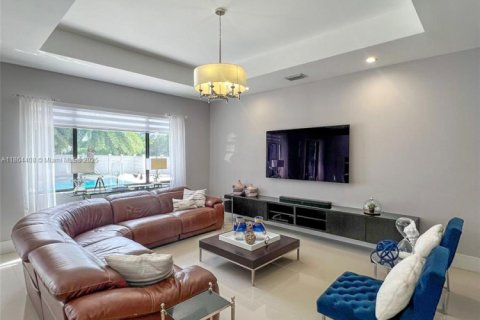 Снять в аренду виллу или дом в Майами, Флорида 5 спален, 390.65м2, № 1922160 - фото 24