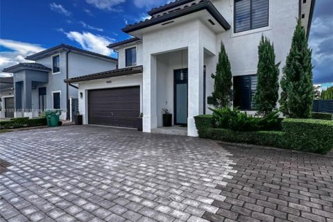 Снять в аренду виллу или дом в Майами, Флорида 5 спален, 390.65м2, № 1922160 - фото 4