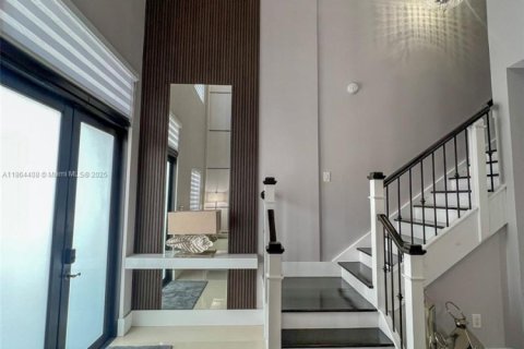 Снять в аренду виллу или дом в Майами, Флорида 5 спален, 390.65м2, № 1922160 - фото 15