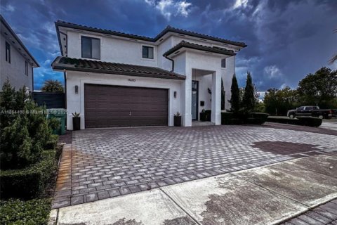 Снять в аренду виллу или дом в Майами, Флорида 5 спален, 390.65м2, № 1922160 - фото 3