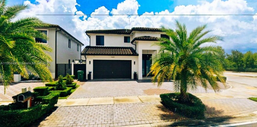 Дом в Майами, Флорида 5 спален, 390.65м2 № 1922160