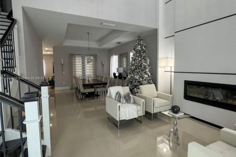 Снять в аренду виллу или дом в Майами, Флорида 5 спален, 390.65м2, № 1922160 - фото 13