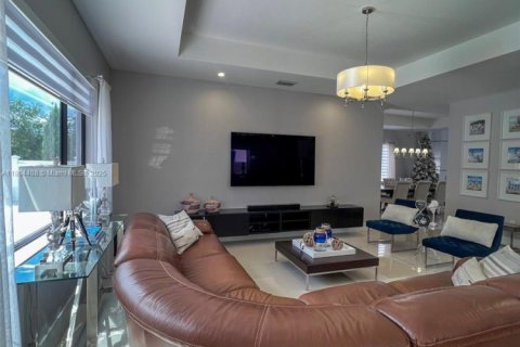 Снять в аренду виллу или дом в Майами, Флорида 5 спален, 390.65м2, № 1922160 - фото 25