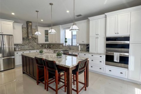 Снять в аренду виллу или дом в Майами, Флорида 5 спален, 390.65м2, № 1922160 - фото 26