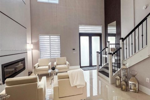 Снять в аренду виллу или дом в Майами, Флорида 5 спален, 390.65м2, № 1922160 - фото 22