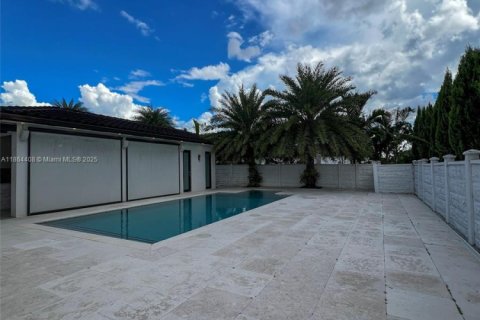 Снять в аренду виллу или дом в Майами, Флорида 5 спален, 390.65м2, № 1922160 - фото 11