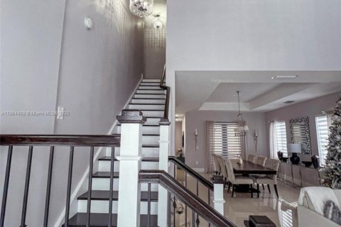 Снять в аренду виллу или дом в Майами, Флорида 5 спален, 390.65м2, № 1922160 - фото 16