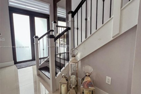 Снять в аренду виллу или дом в Майами, Флорида 5 спален, 390.65м2, № 1922160 - фото 12