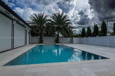 Снять в аренду виллу или дом в Майами, Флорида 5 спален, 390.65м2, № 1922160 - фото 8