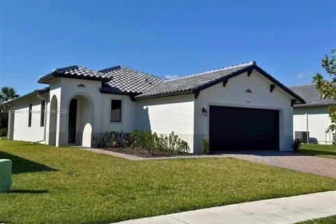House in Ave Maria, Florida 3 bedrooms, 160.35 sq.m. № 1794564 - photo 2