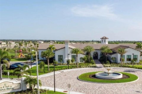 House in Ave Maria, Florida 3 bedrooms, 160.35 sq.m. № 1794564 - photo 19