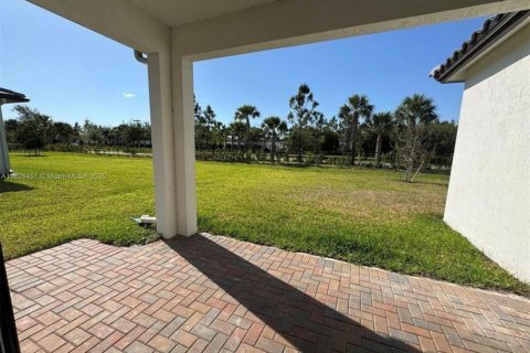 House in Ave Maria, Florida 3 bedrooms, 160.35 sq.m. № 1794564 - photo 13