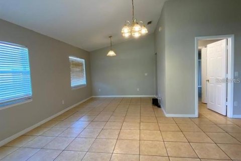 Apartment in Poinciana, Florida 3 bedrooms, 119.19 sq.m. № 2231838 - photo 2