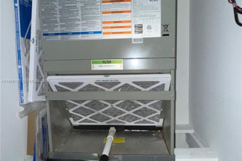 Condominio en venta en Hialeah, Florida, 2 dormitorios, 74.51 m2 № 2020655 - foto 20