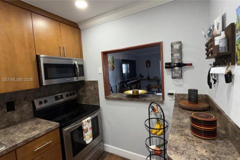 Condominio en venta en Hialeah, Florida, 2 dormitorios, 74.51 m2 № 2020655 - foto 6