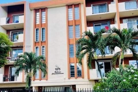 Condominio en Hialeah, Florida, 2 dormitorios  № 2020655