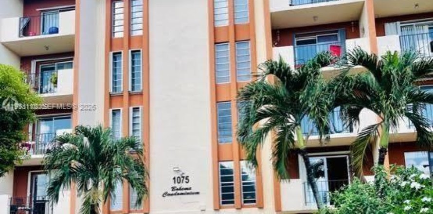 Condominio en Hialeah, Florida, 2 dormitorios  № 2020655